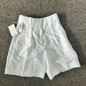 Aritzia Wilfred  Effortless Linen Shorts 7” White